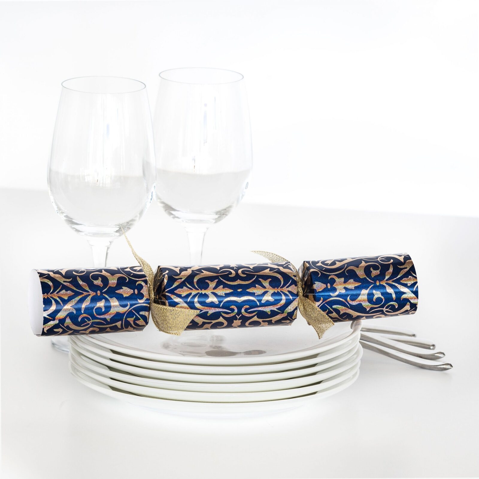 blue and gold crackers